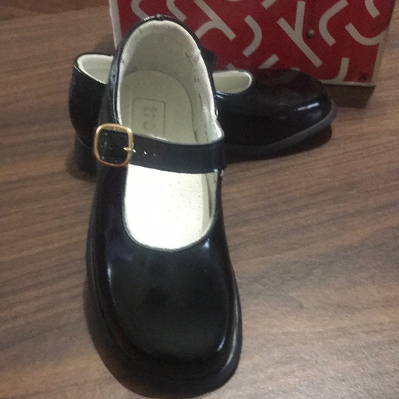 Mary Jane, with buckle.  Great quality shoes, Size 26 (US 9) - Picture 6 of 10